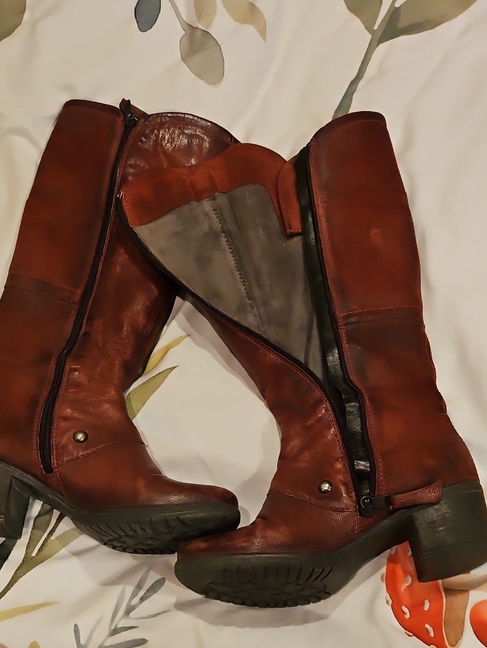Womens Tall Leather Riding Boots in Chestnut Brown/red